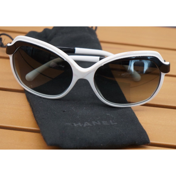 Sunglasses CHANEL 5228 white black frame gray lenses authentic - Picture 1 of 11